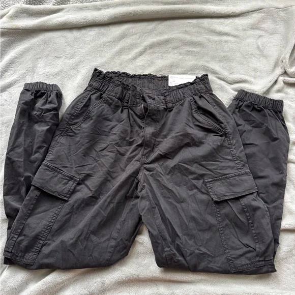 NWT American Eagle Size 6 Black Cargo Elastic Waist Pants - Picture 2 of 3